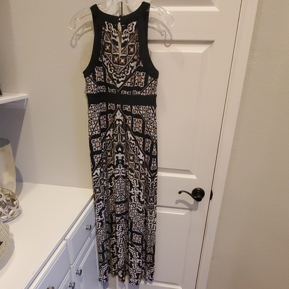 Floor length maxi dress with front split. - Picture 4 of 4